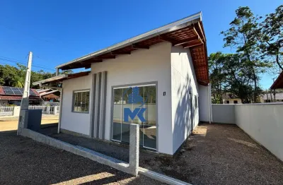 Casa em condomínio com 2 dormitórios, excelente custo-benefício.