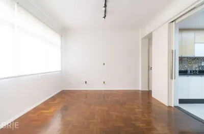 Apartamento reformado c/suíte e vaga no leblon - 87m² - 22.989/m²
