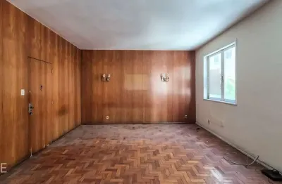 Apartamento em Copacabana, 3 Quartos, 2 Banheiros, Dependencia