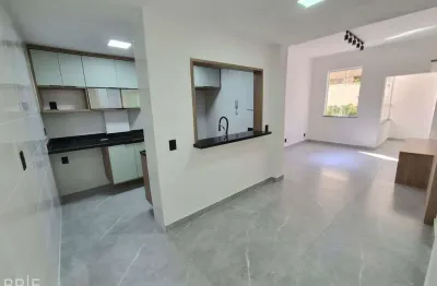 Apartamento na Urca - 1 Quarto e Coz. Am. - Reformado e com vista para a mureta