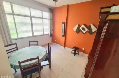 Sala e Quarto Amplo, Frente, Sol da Manhã, Perto da Praia e Metrô