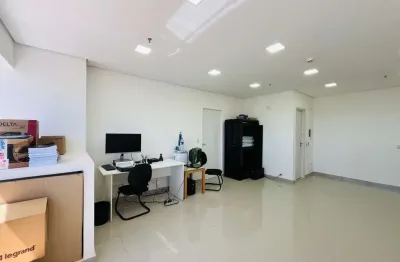 Sala comercial para alugar na Avenida Prefeito Carlos Ferreira Lopes, 703, Vila Mogilar, Mogi das Cruzes
