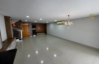 Lindo sobrado a venda no condiminio belvedere 1, o mais arborizado de cuiaba.