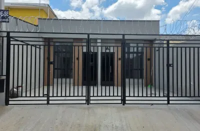 Casa nova com fino acabamento, trabalhada com gesso em sorocaba s.p