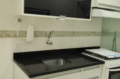 Apartamento 02 dormitórios, com ar7mário planejado, fogão, ar condicionado.