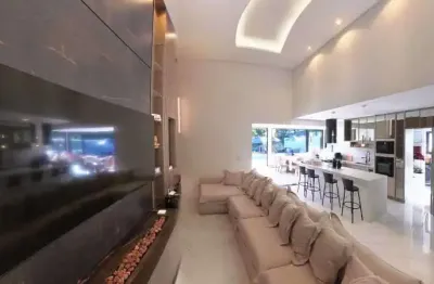 Casa em condominio fechado com 05 suítes com terreno de 1700m