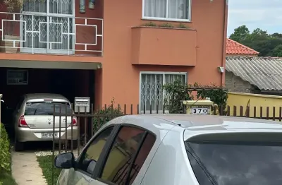 Sobrado de frente pra rua, excelente localização, semi mobiliado.
