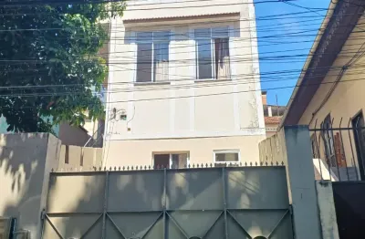 Aconchegante casa de dois andares, no coração do bairro do estácio