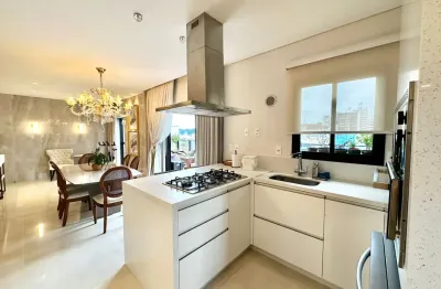 Apartamento diferenciado com 4 suítes e 4 vagas no centro de balneário camboriú