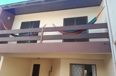 Casa em condomínio fechado com 3 quartos para alugar na Avenida Vinte e Nove de Abril, 407, Centro, Guaratuba