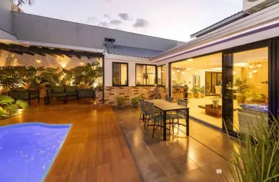 Sobrado clássico, atemporal e sofisticado no Parque da Gávea - Maringá/Pr