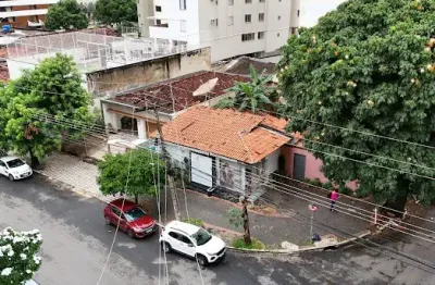 Vendo casa comercial ao lado da Praça Tamandaré no Setor Oeste