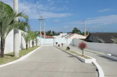 Casa em condomínio fechado em itanhaém, 2 dormitórios, 1 banheiro,1 vaga