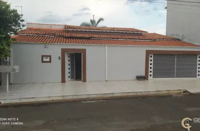 Excelente residencial, próximo ao centro, rico em armários