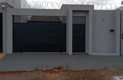 Excelente casa 02 quartos sendo uma suíte - super conservada