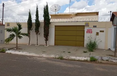 Rebaixa de valor - Casa com piscina - 03 quartos sendo uma suíte - Bairro Itaguai