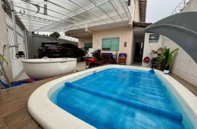 Imperdível! casa à venda em praia grande-sp, bairro caiçara: 2 quartos, 1 suíte, 1 sala, 3 banheiros, 2 vagas, 102m². venha conferir!