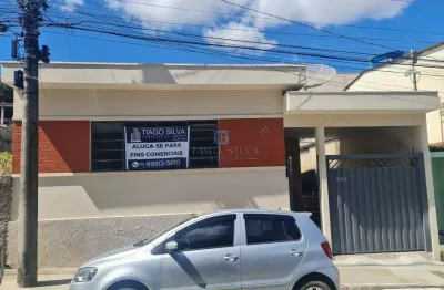 Casa com 3 dormitórios para alugar, 150 m² por R$ 2.310,00/mês - Medicina - Pouso Alegre/MG