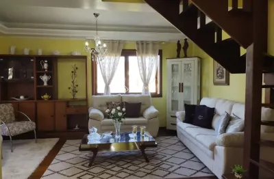 Cobertura, 3 quartos com suíte e duas vagas de garagem coberta.