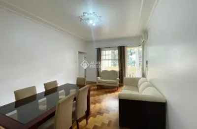 Apartamento amplo com 2 quartos, semimobiliado com sacada no bairro santana