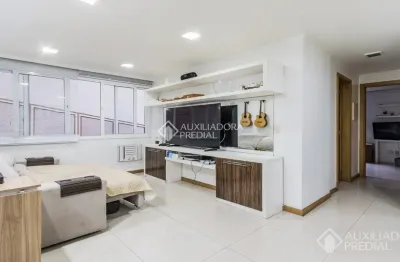 Apartamento 2 quartos com garagem,  semimobiliado no bairro bom fim, na frente da redenção