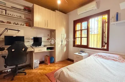 Casa com 3 quartos à venda na Travessa Nossa Senhora de Lourdes, 81, Tristeza, Porto Alegre