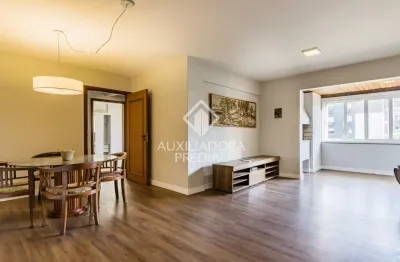 Apartamento 2 dormitórios reformado e semi-mobiliado na bela vista