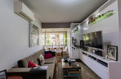 Rio branco (74m²): 2 dormitórios, churrasqueira, vaga + box. lado parcão!