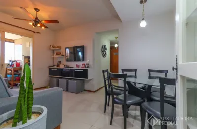 Apartamento 02 dormitórios, sacada e infraestutura,  à venda na cidade baixa