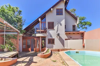 Sobrado à venda no cristal, com piscina e espaço gourmet  em porto alegre