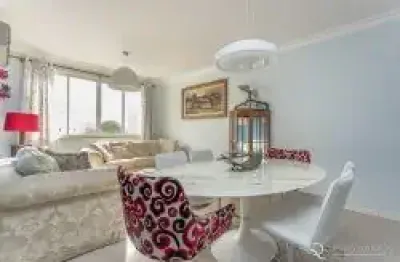 Apartamento de 3 quartos reformado e semi-mobiliado em ótima localização