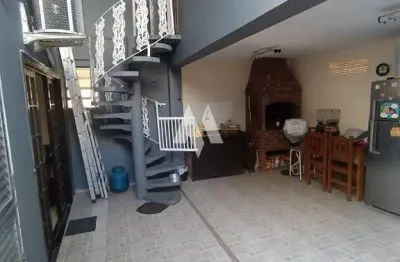 Sobrado geminado com 02 dormitorios sendo 02 suites no boqueião em santos
