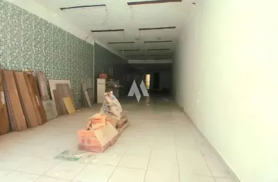 Loja comercial ampla no centro de santos área total de 270m² ótima localização em uma rua movimenta