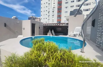 Viva com conforto e estilo em um sobrado de três andares!