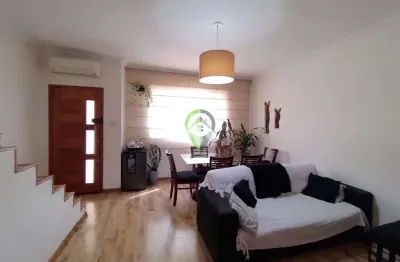 Aconchegante sobrado em villagio no charmoso bairro do boqueirão