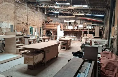 Vende se galpão de 350m² em òtima localização para comércios em geral no bairro da vila mathias.