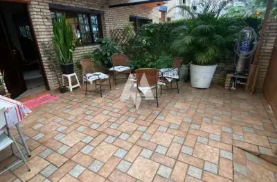Casa padrão- 5 dormitórios sendo 4 suítes - aparecida / santos