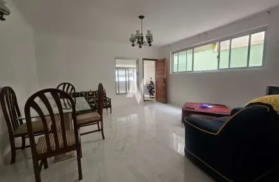 Casa térrea  no embaré ao lado do shopping, 03 quartos e 02 vagas de garagem!