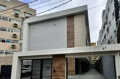Casa triplex geminada - 134m² ,arquitetura moderna, conforto excepcional e na melhor localização da  praia da enseada.
