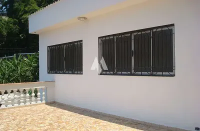 Casa à venda no centro de são vicente– 307,73m², 4 quartos, 1 suíte, 4 banheiros e área de festas