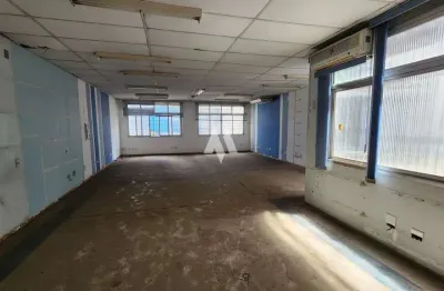 Oportunidade única no coração de santos – loja comercial de alto padrão em frente à prefeitura!