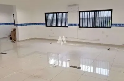 Loja comercial com 382m² para locação no Boqueirão em Santos