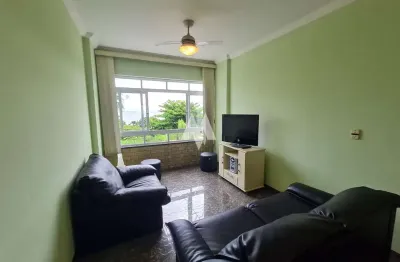 Apartamento reformado,73m²,  1 dormitório e com vista para a orla de santos