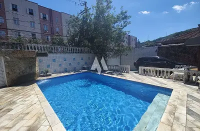 Casa térrea com 3 quartos, 4 vagas e edícula  - são vicente / sp