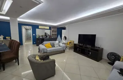 Oportunidade única! casa sobreposta baixa, isolada, 3 suítes e localização privilegiada!