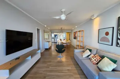 Apartamento para locação com 3 dormitórios, 1 suíte, a uma quadra da praia, 1 vaga demarcada