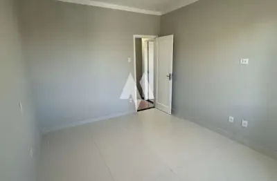 Sobrado à venda com 2 dormitórios e quintal no bairro do macuco em santos/sp