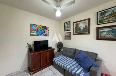 Apartamento 2 dormitórios com vaga demarcada  em marapé, santos/sp