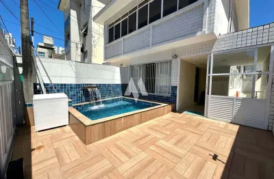 Casa à venda com 3 dormitórios sendo 1 suíte com closet e piscina no bairro da ponta da praia em santos/sp