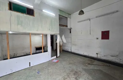 Sua loja no coração de santos – fachada ampla, banheiro e mezanino